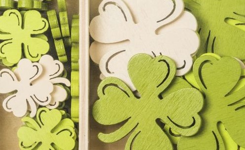 Čtyřlístek dřevo 1ks mix barev 2x2cm