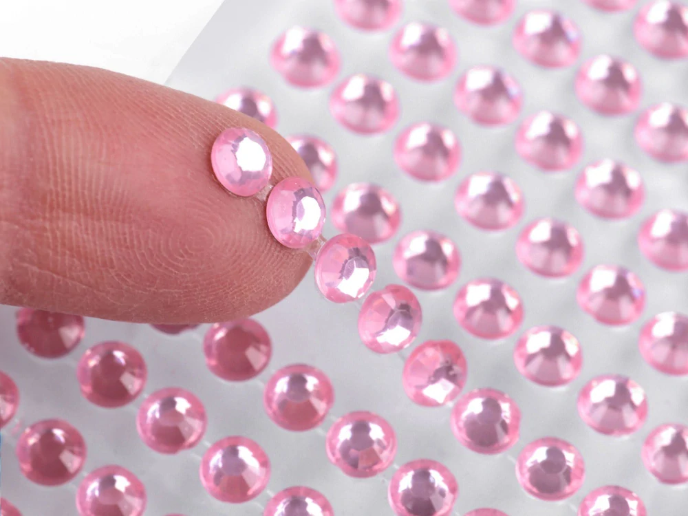 Samolepicí kamínky na lepicím proužku Ø5mm crystal