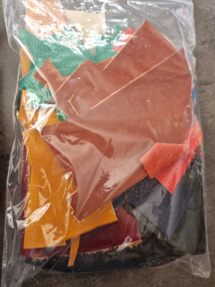 Mix zbytků kůže cca300g