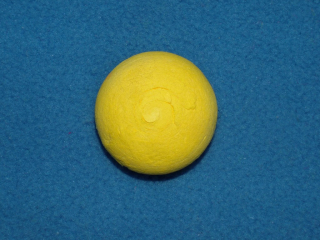 Vatová kulička o30mm žlutá 1ks