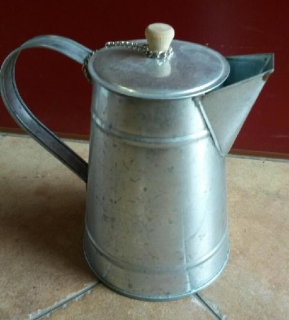 Konvice k dekoraci plechová 23cm