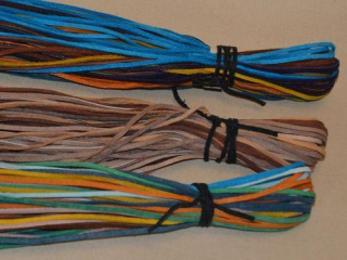 Kožený řemínek kůže 2mm cca90cm mix barev 1ks